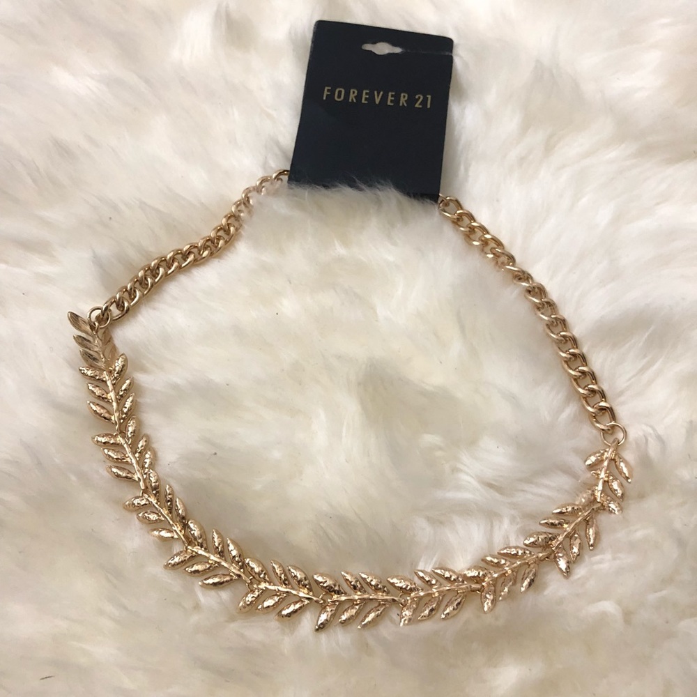 Forever 21 Leaf Boho Short Necklace